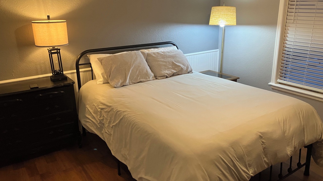 Photo of Bedroom in Lincoln County