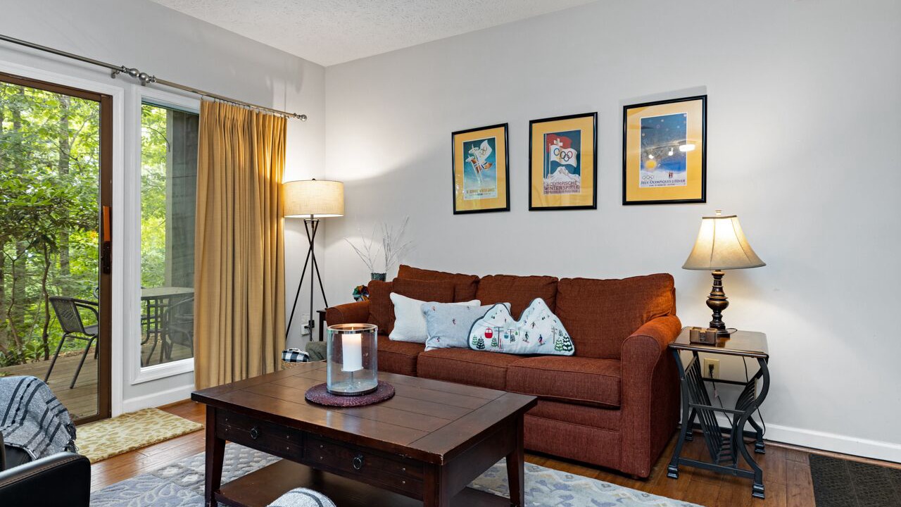 Photo of Livingroom in Wintergreen