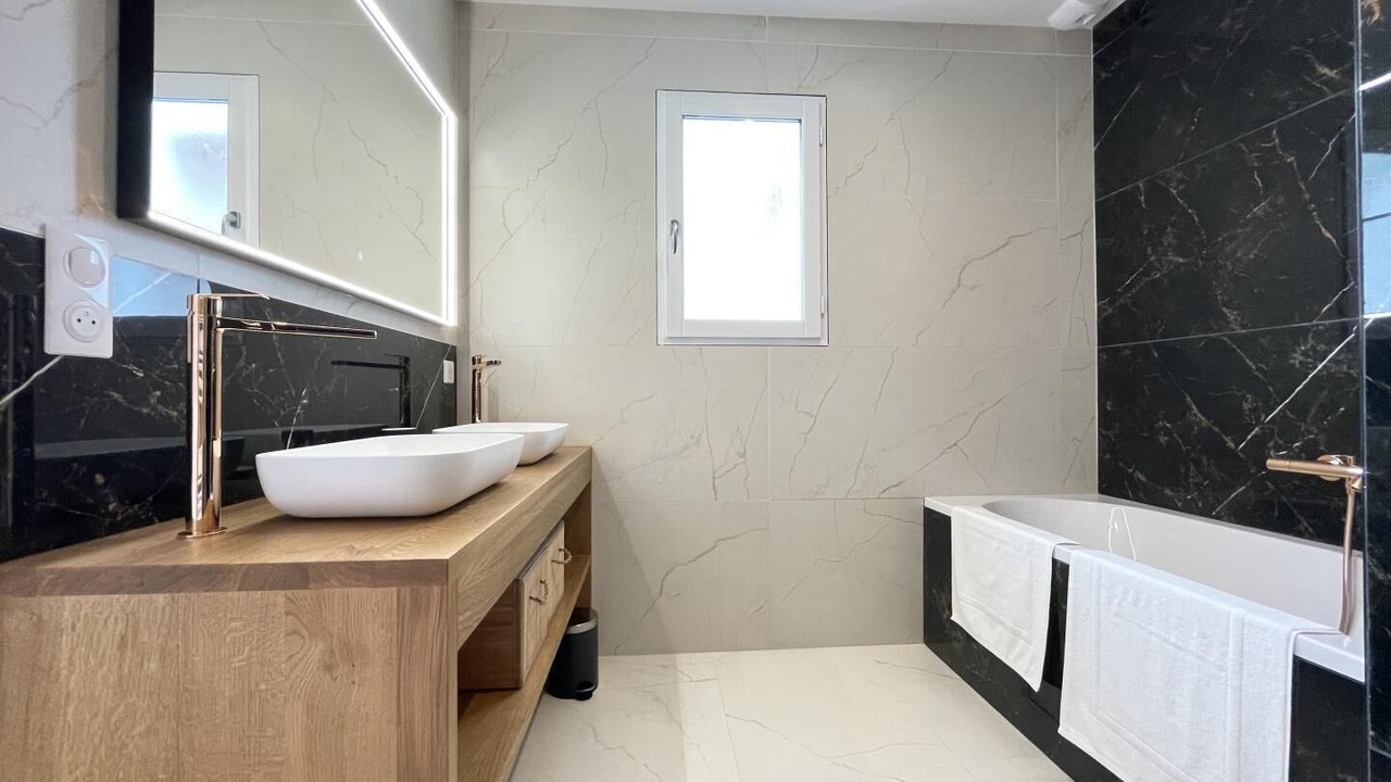 Photo of Bathroom in Sare