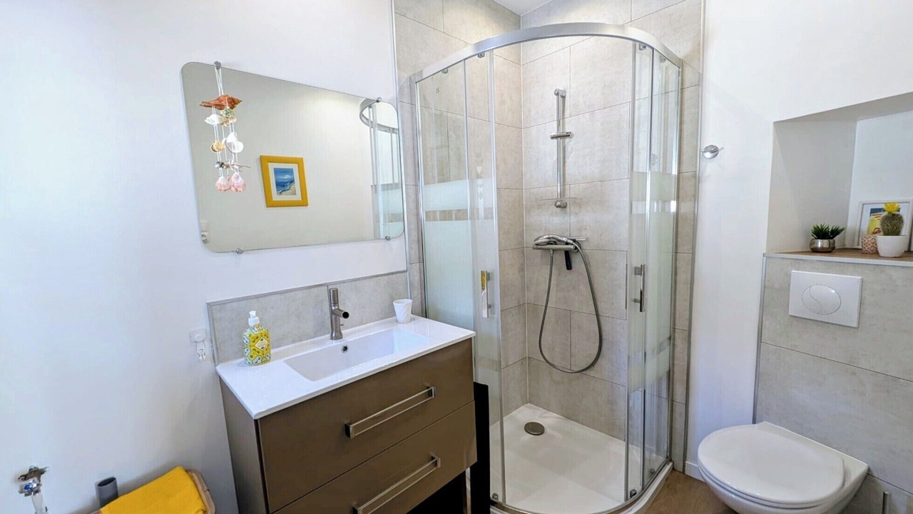 Photo of Bathroom in Pornichet