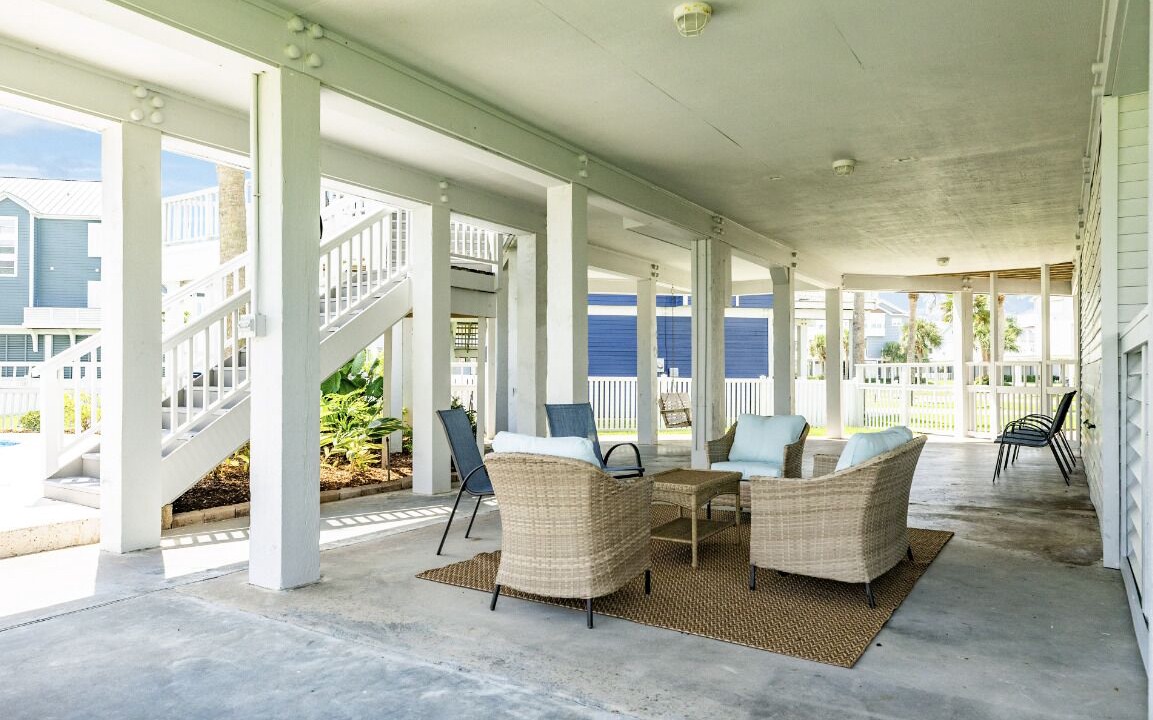 Photo of Patio Balcony in Pirates Beach West