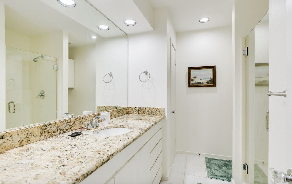 Photo of Bathroom in Pirates Beach West