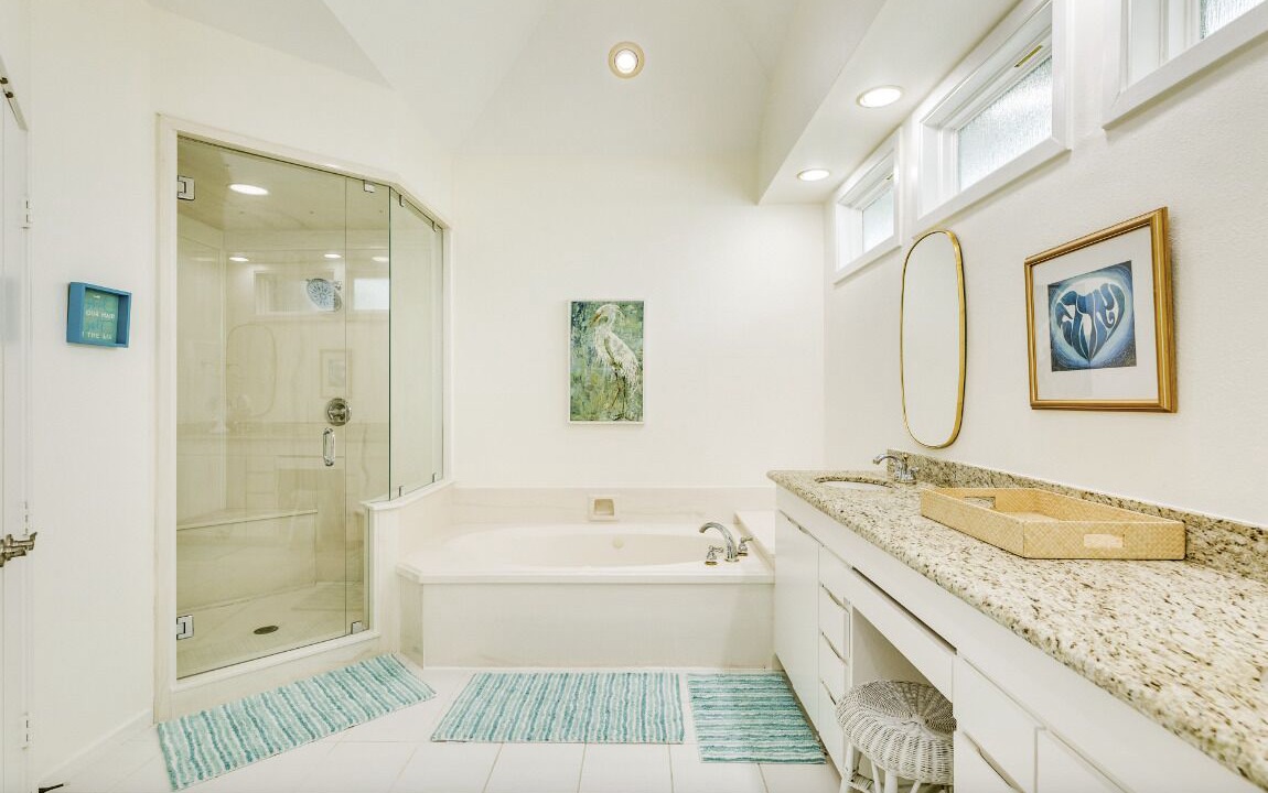Photo of Bathroom in Pirates Beach West