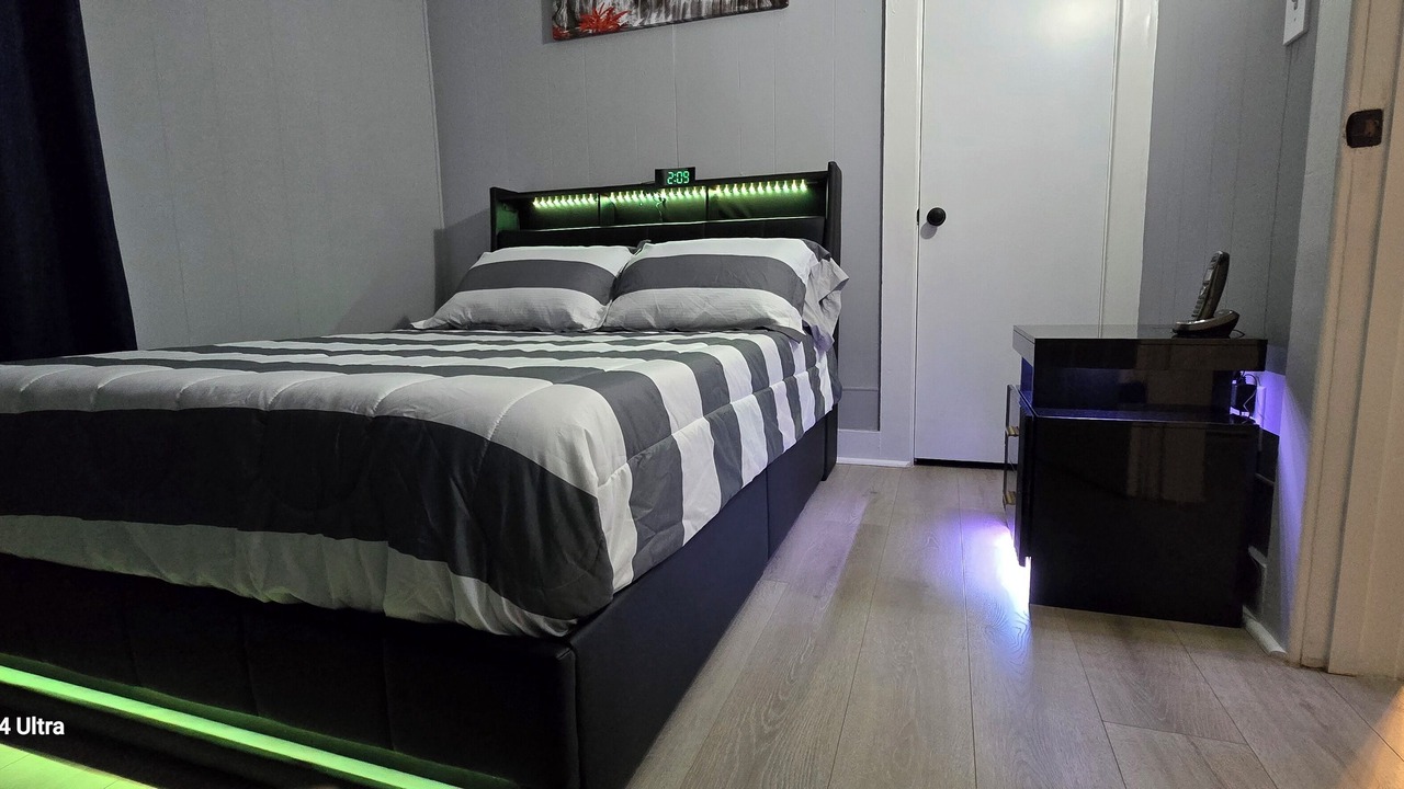 Photo of Bedroom in Stockade Historic District