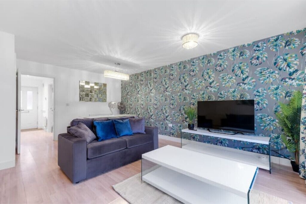 Photo of Livingroom in Leavesden