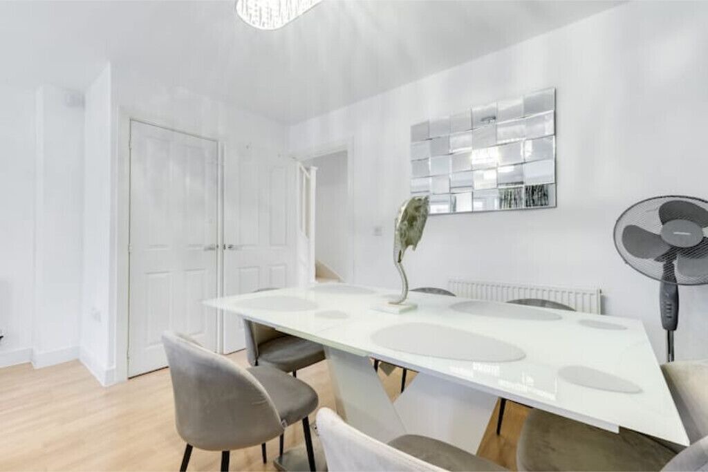 Photo of Others in Leavesden