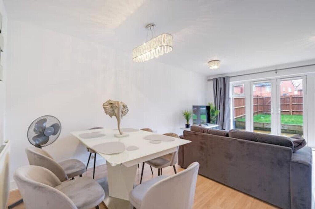 Photo of Others in Leavesden