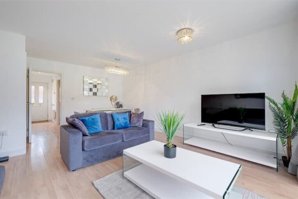 Photo of Livingroom in Leavesden