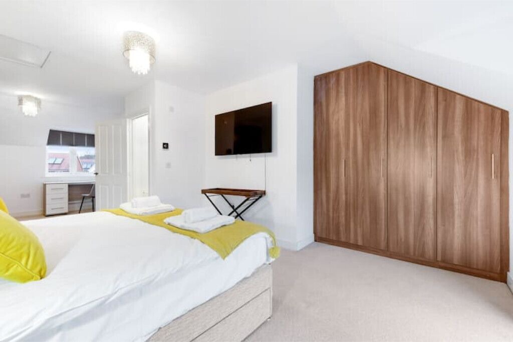 Photo of Bedroom in Leavesden