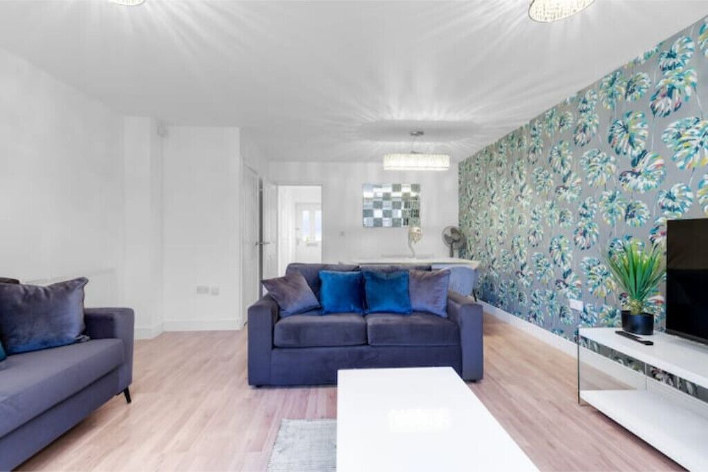 Photo of Livingroom in Leavesden