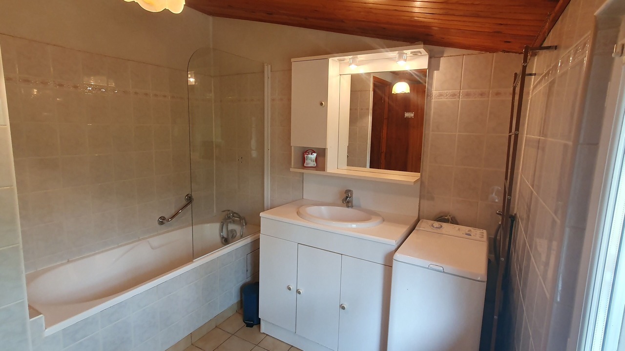 Photo of Bathroom in Montvalent