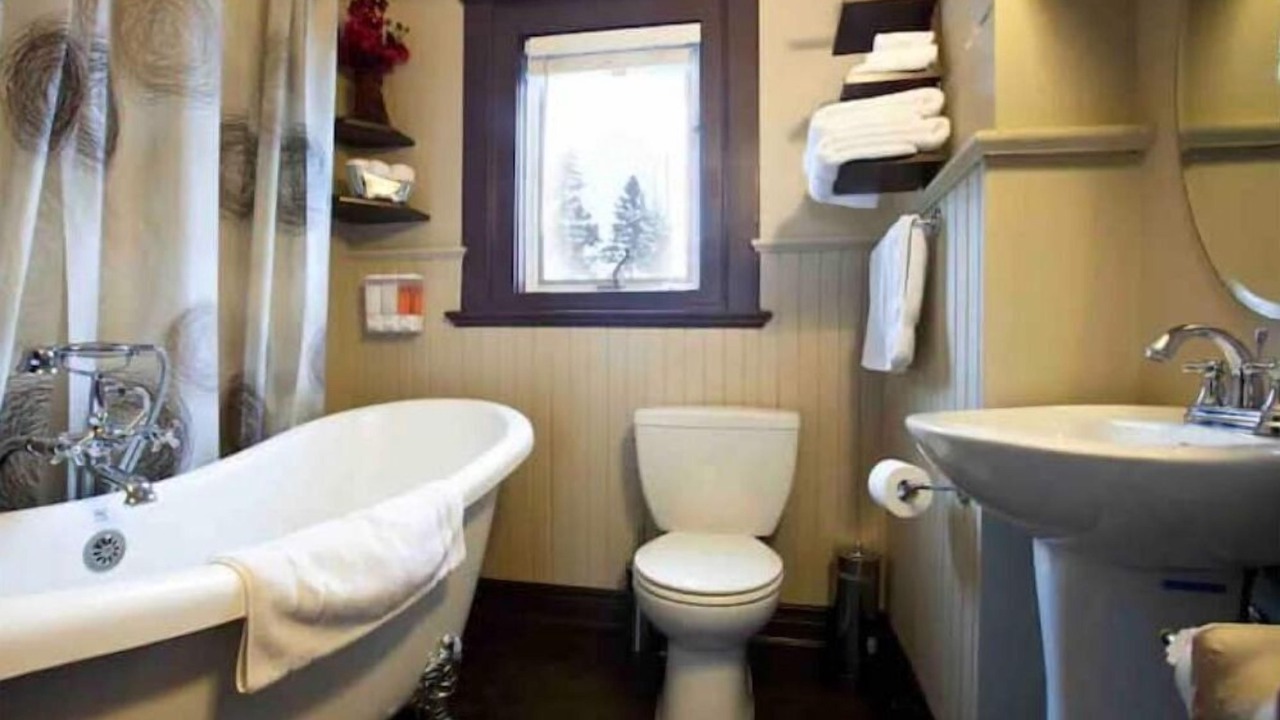 Photo of Bathroom in Haileybury