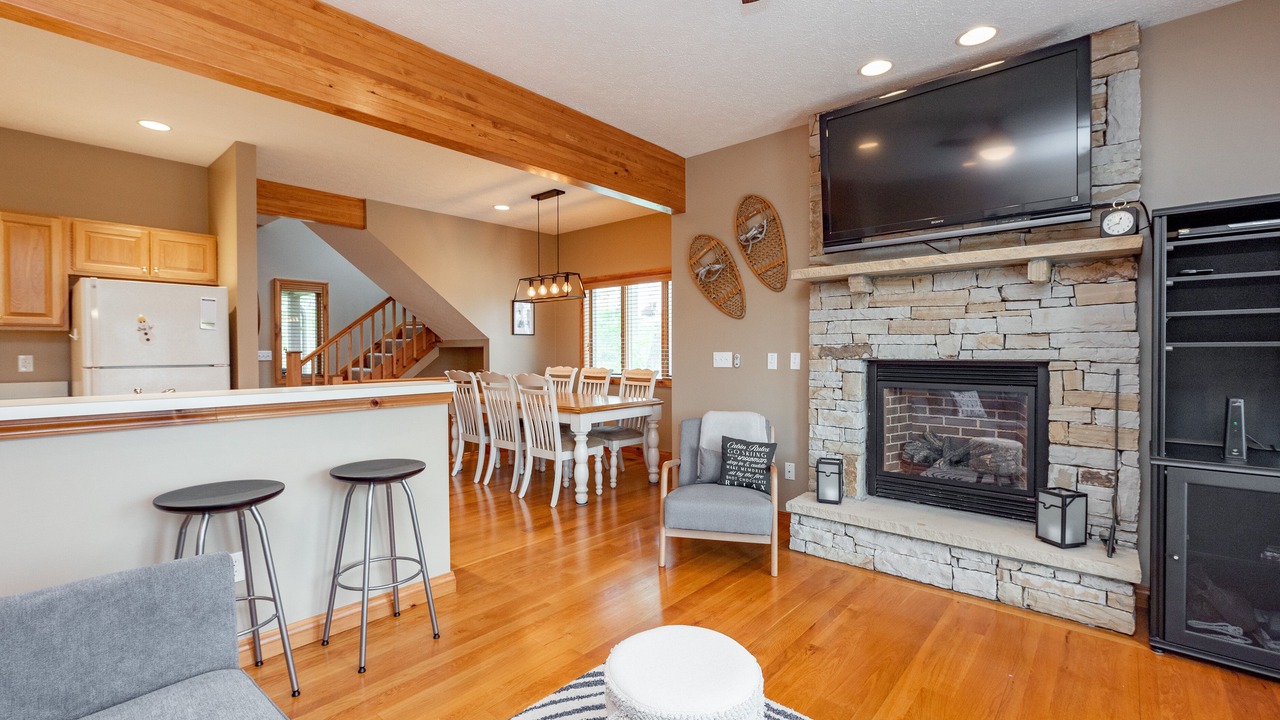 Photo of Livingroom in McHenry