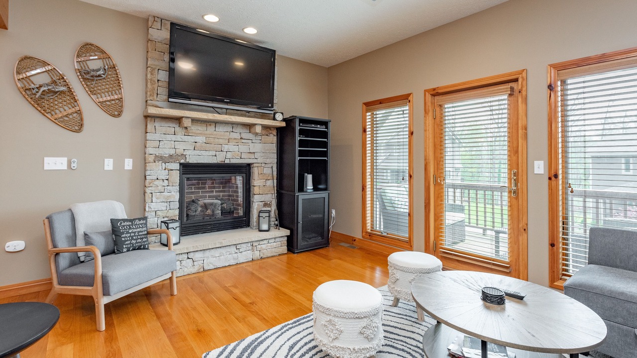 Photo of Livingroom in McHenry