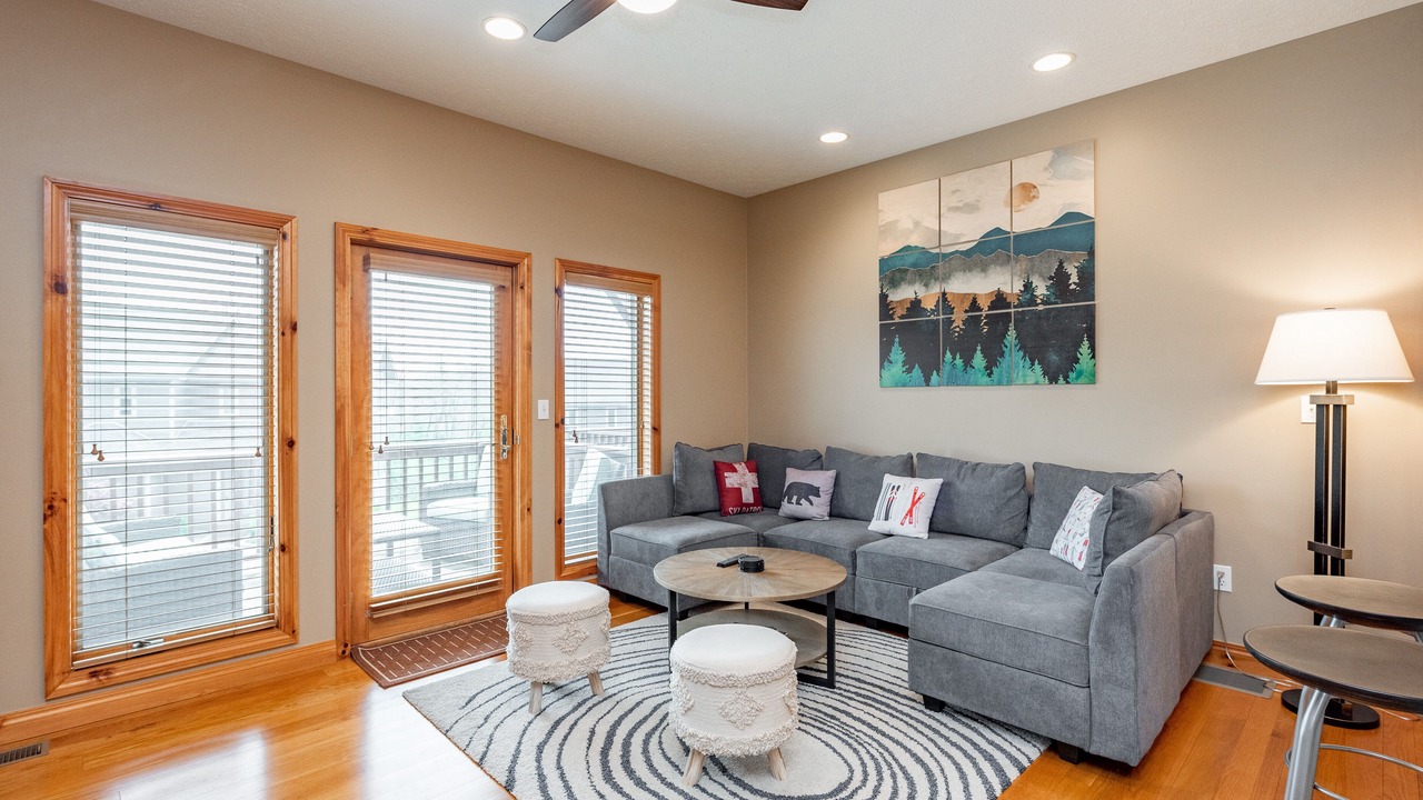 Photo of Livingroom in McHenry