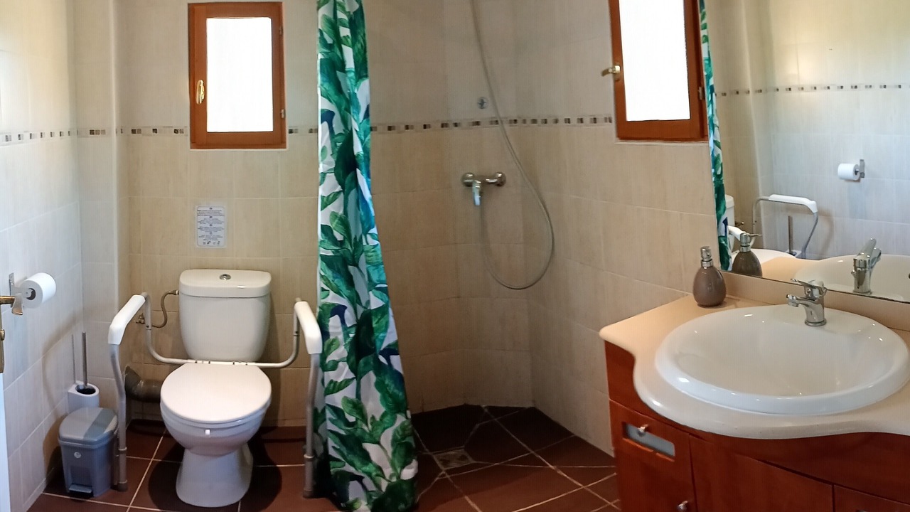 Photo of Bathroom in Cresseveuille
