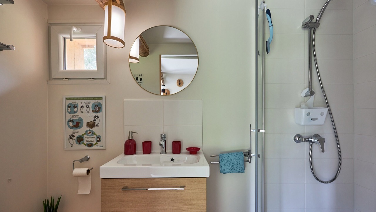 Photo of Bathroom in Cresseveuille