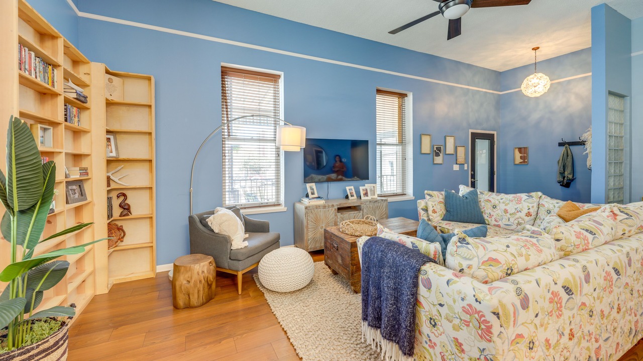 Photo of Livingroom in Downtown
