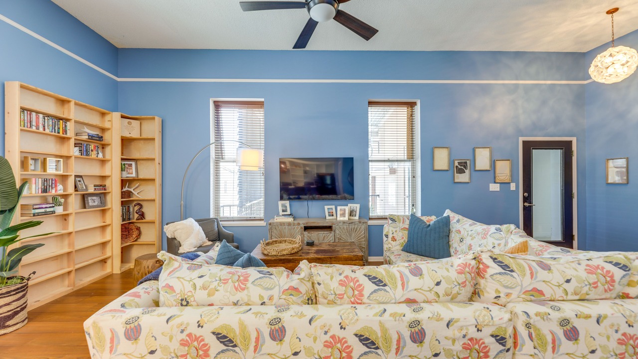 Photo of Livingroom in Downtown