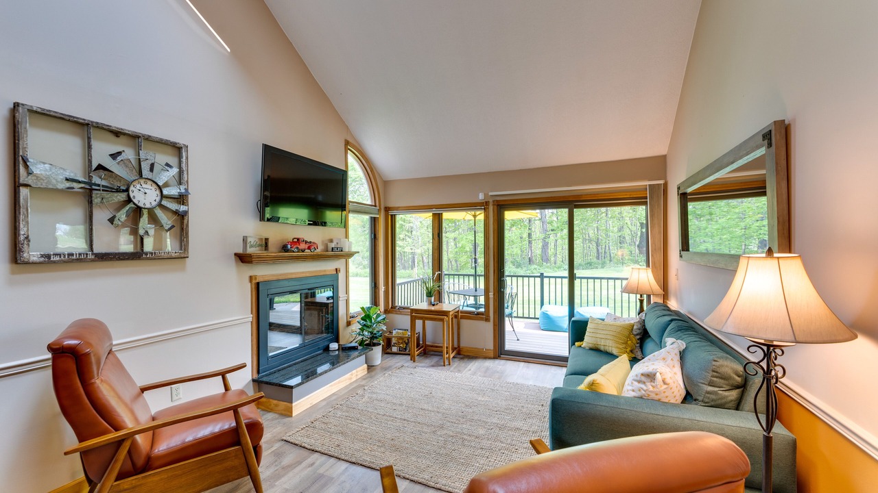 Photo of Livingroom in The Galena Territory