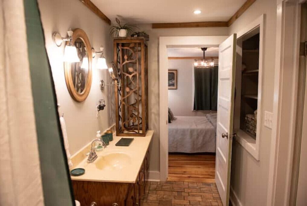 Photo of Bathroom in Shipman