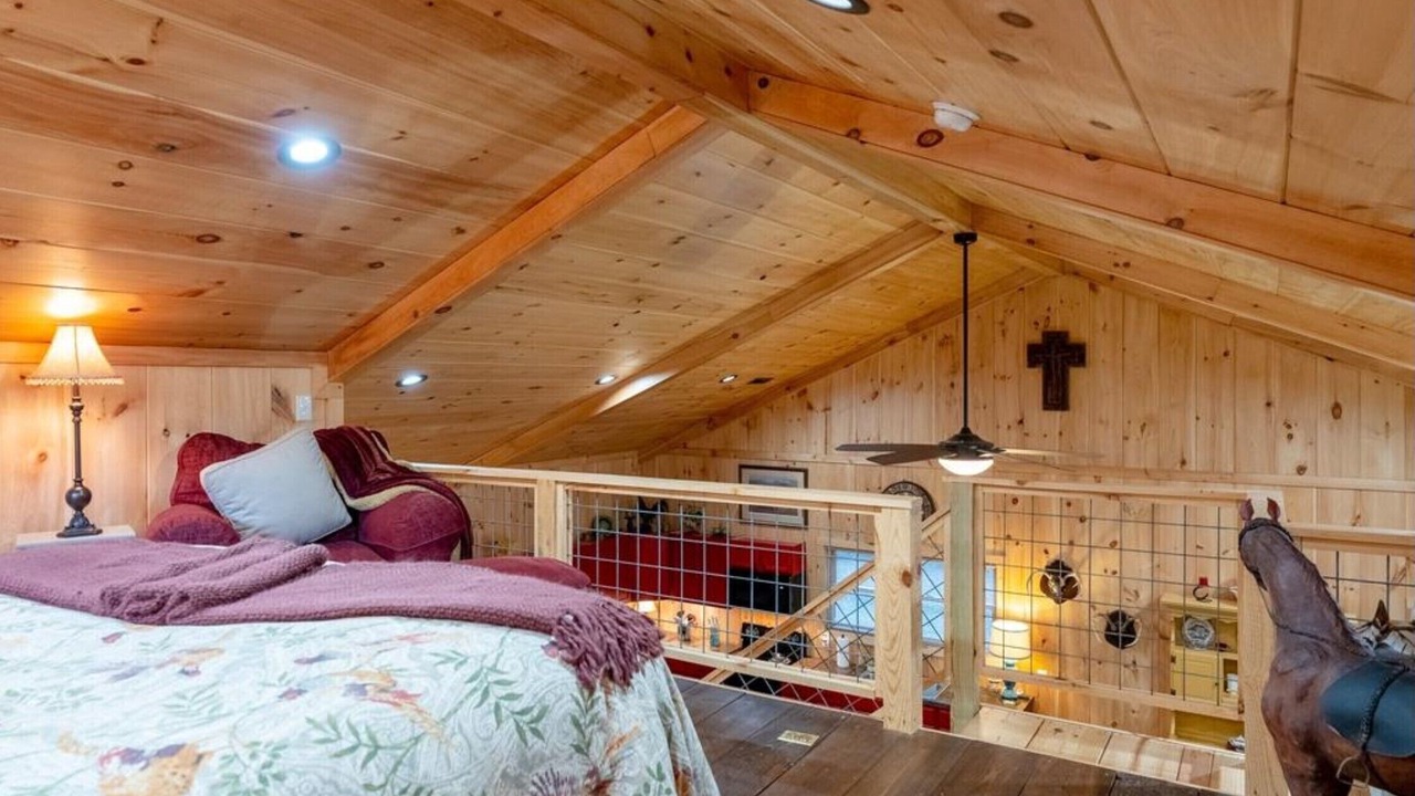 Photo of Bedroom in Springville
