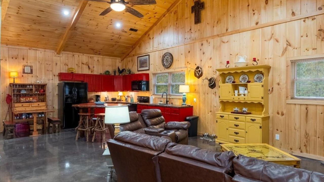 Photo of Livingroom in Springville