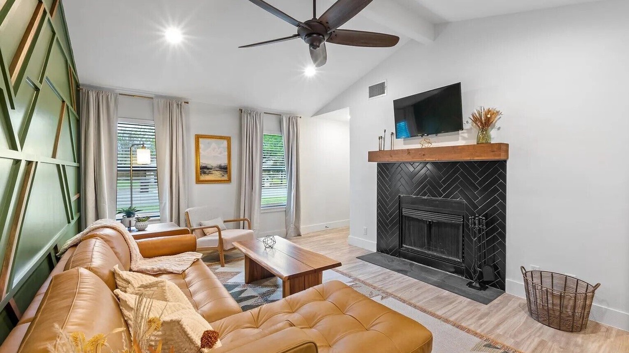 Photo of Livingroom in Greenslopes At Lake Creek