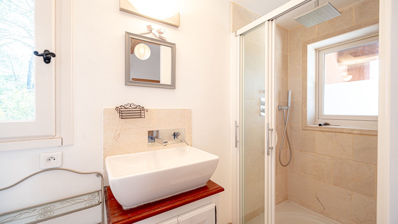 Photo of Bathroom in Entrecasteaux