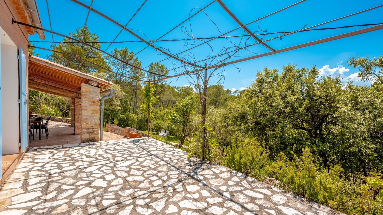 Photo of Patio Balcony in Entrecasteaux