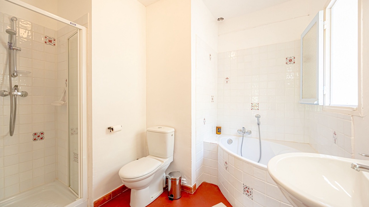 Photo of Bathroom in Entrecasteaux