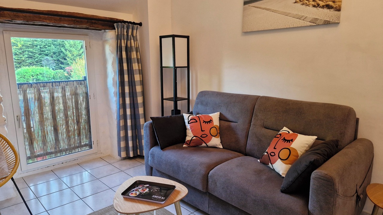 Photo of Livingroom in Bonnemain