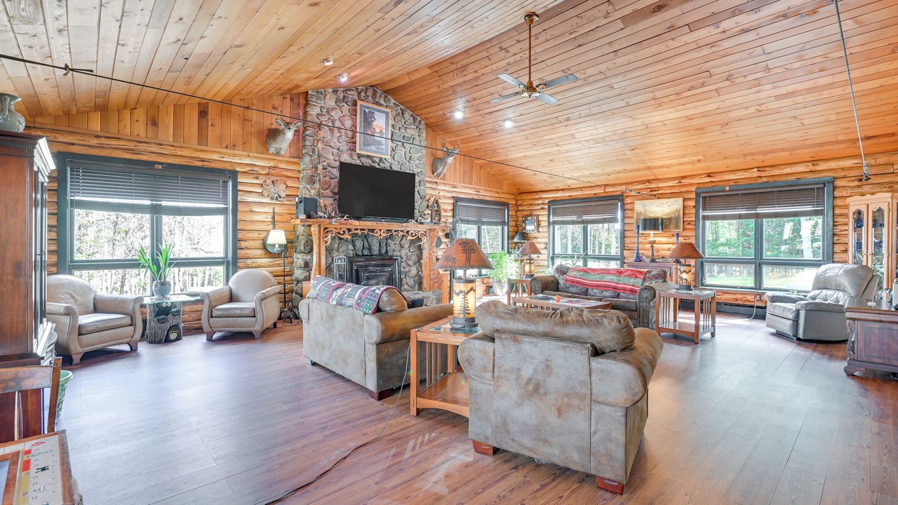 Photo of Bedroom in Long Lake