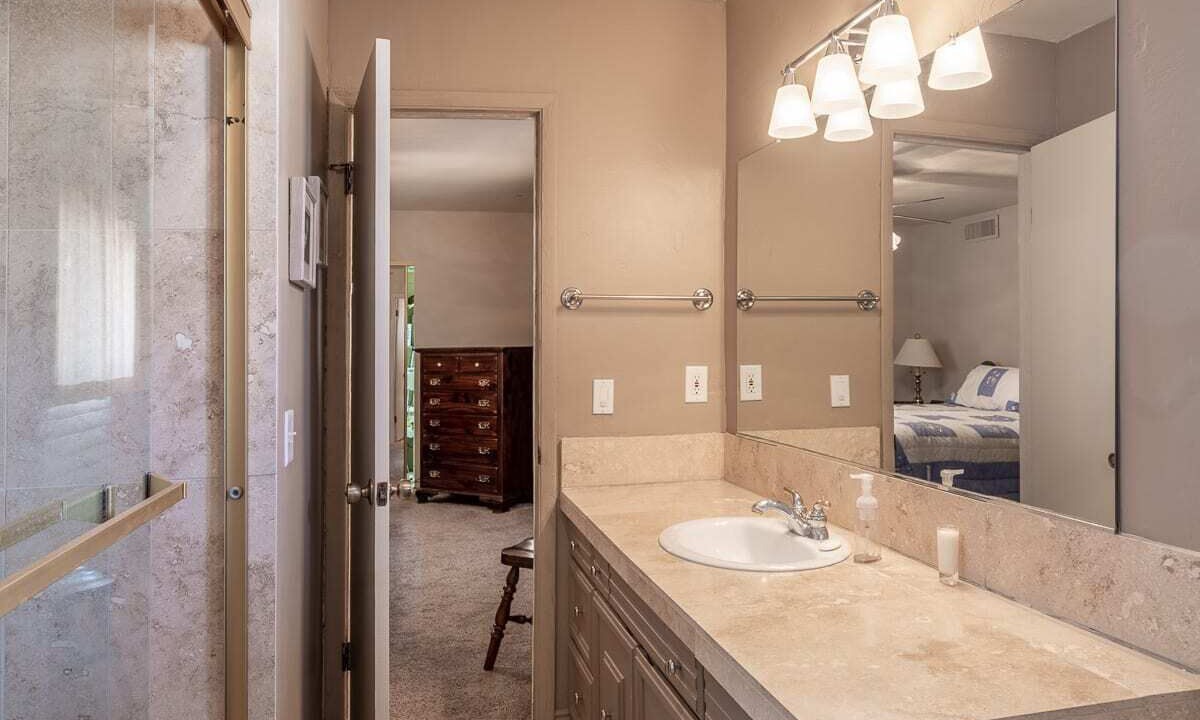 Photo of Bathroom in Moovalya Keys