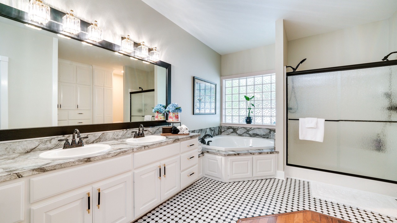 Photo of Bathroom in Mena
