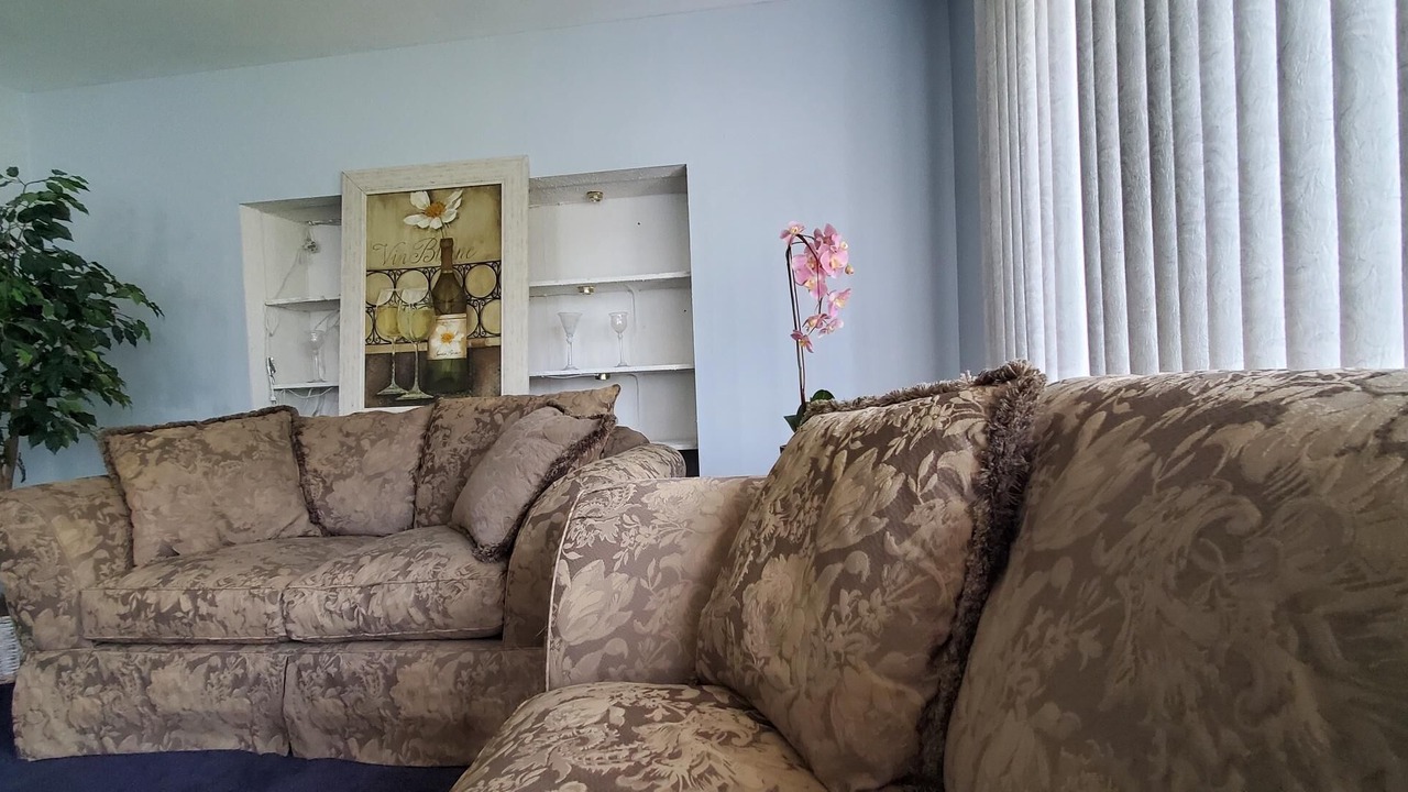 Photo of Livingroom in Bay Shore