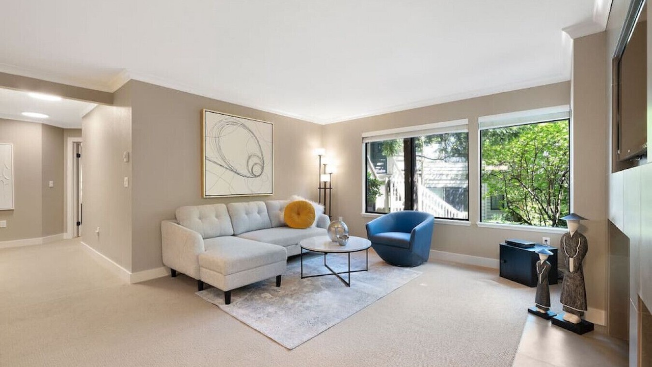 Photo of Livingroom in Northwest Bellevue