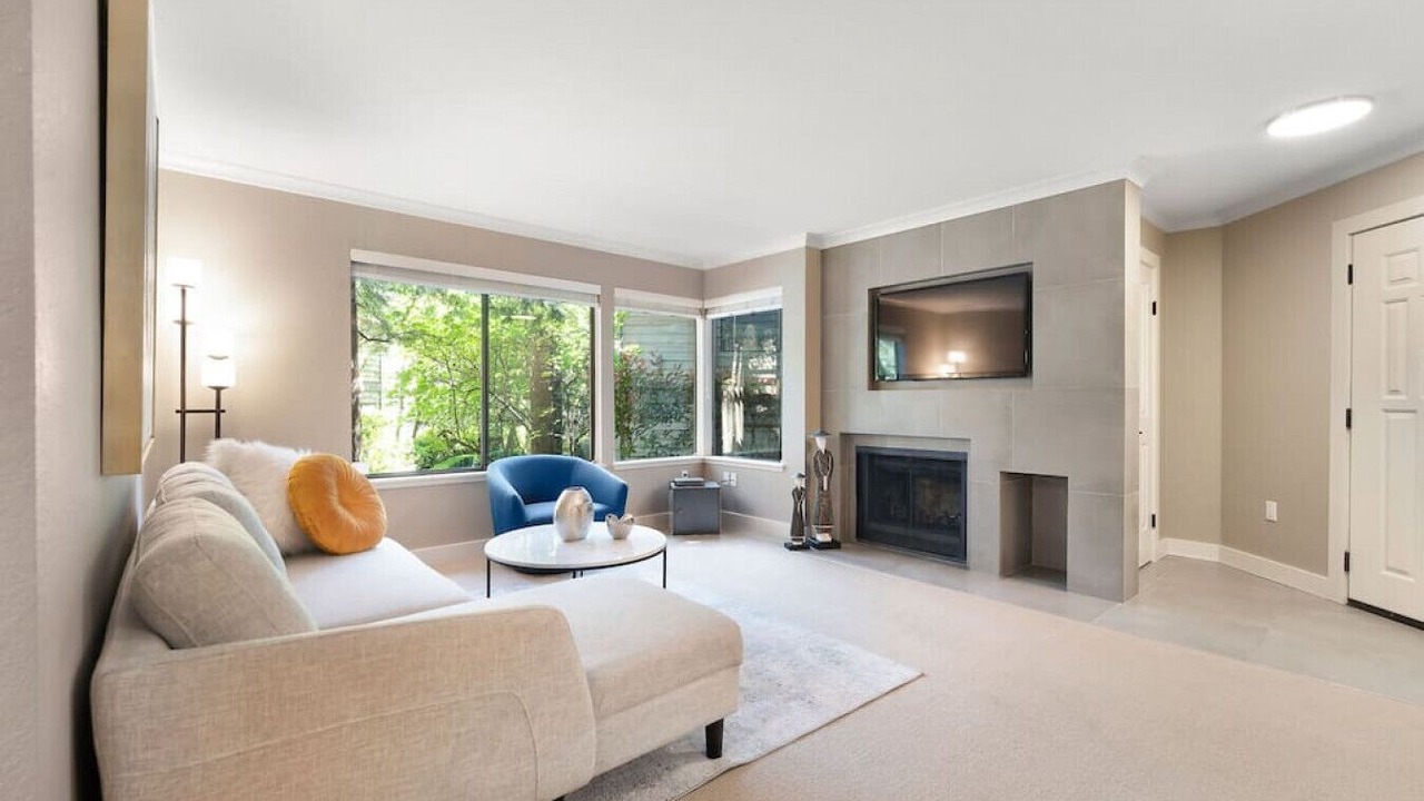 Photo of Livingroom in Northwest Bellevue