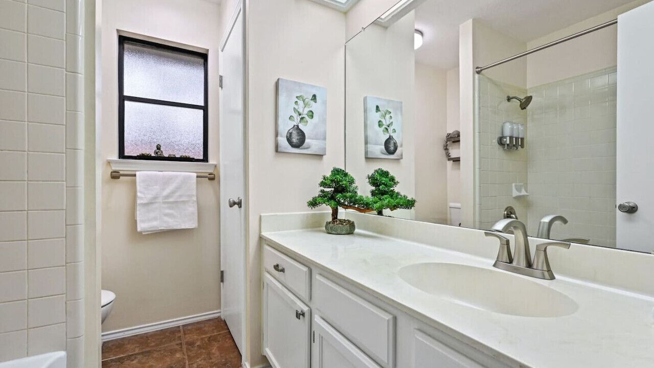 Photo of Bathroom in Maple Run
