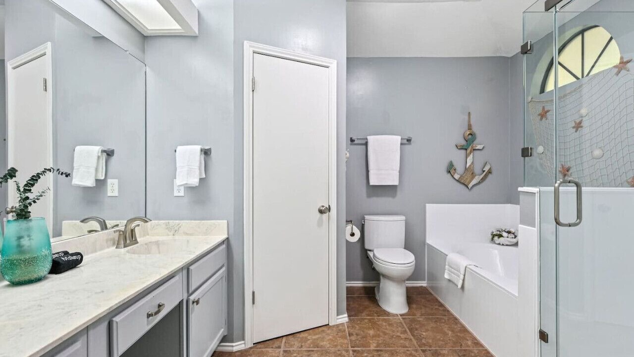 Photo of Bathroom in Maple Run