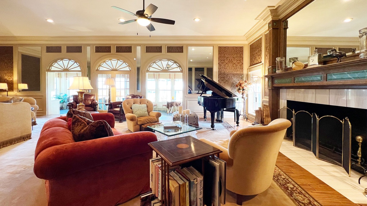 Photo of Livingroom in Canton