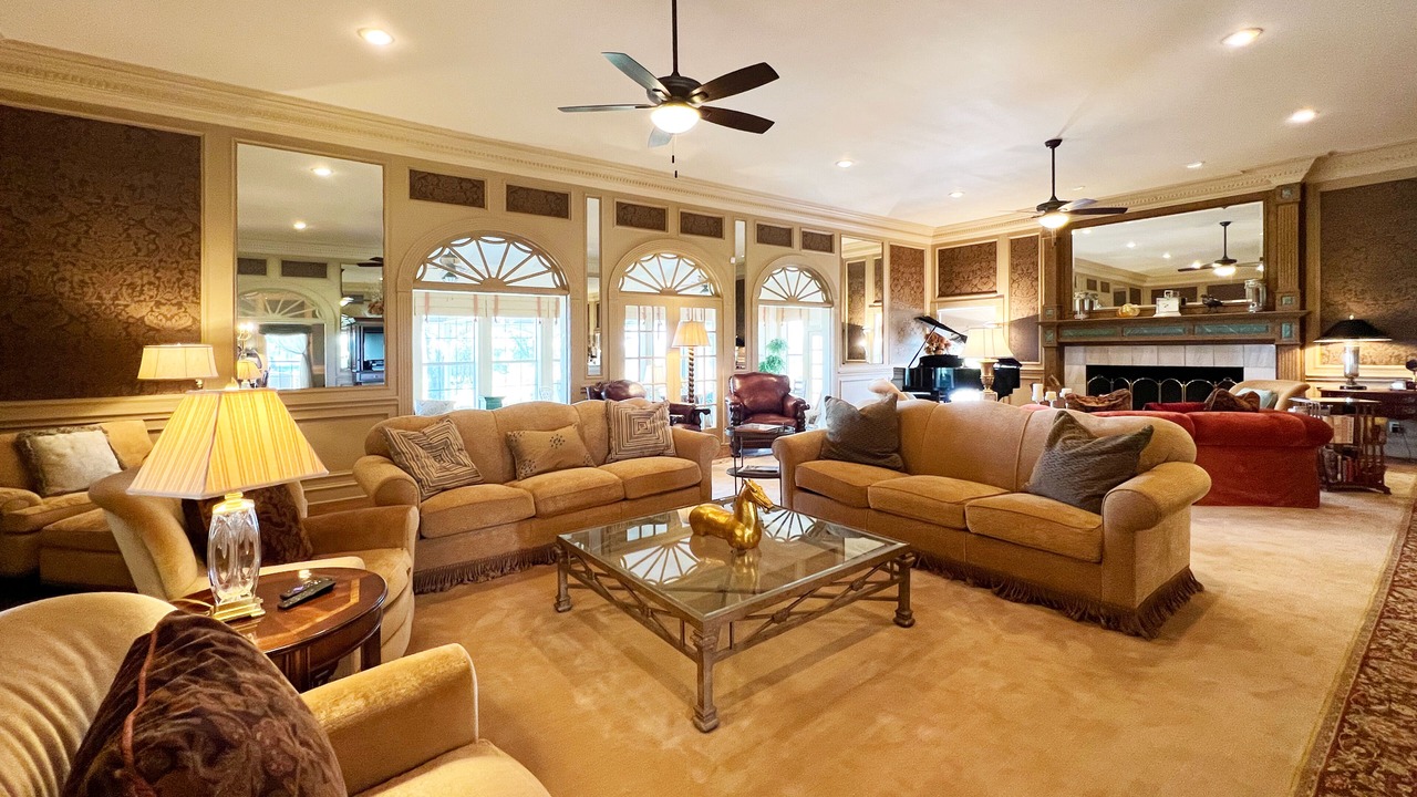 Photo of Livingroom in Canton