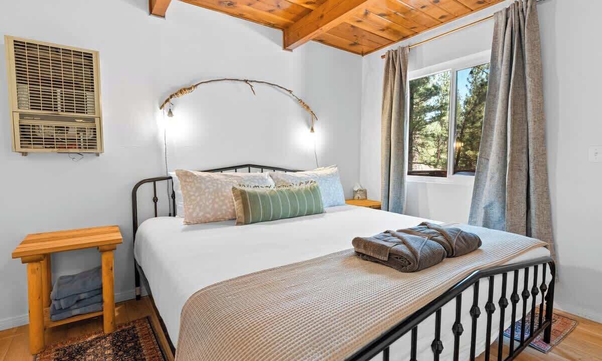 Photo of Bedroom in Big Bear City
