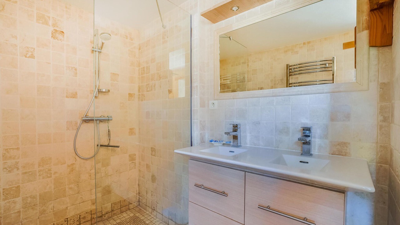 Photo of Bathroom in Nieul-le-Dolent