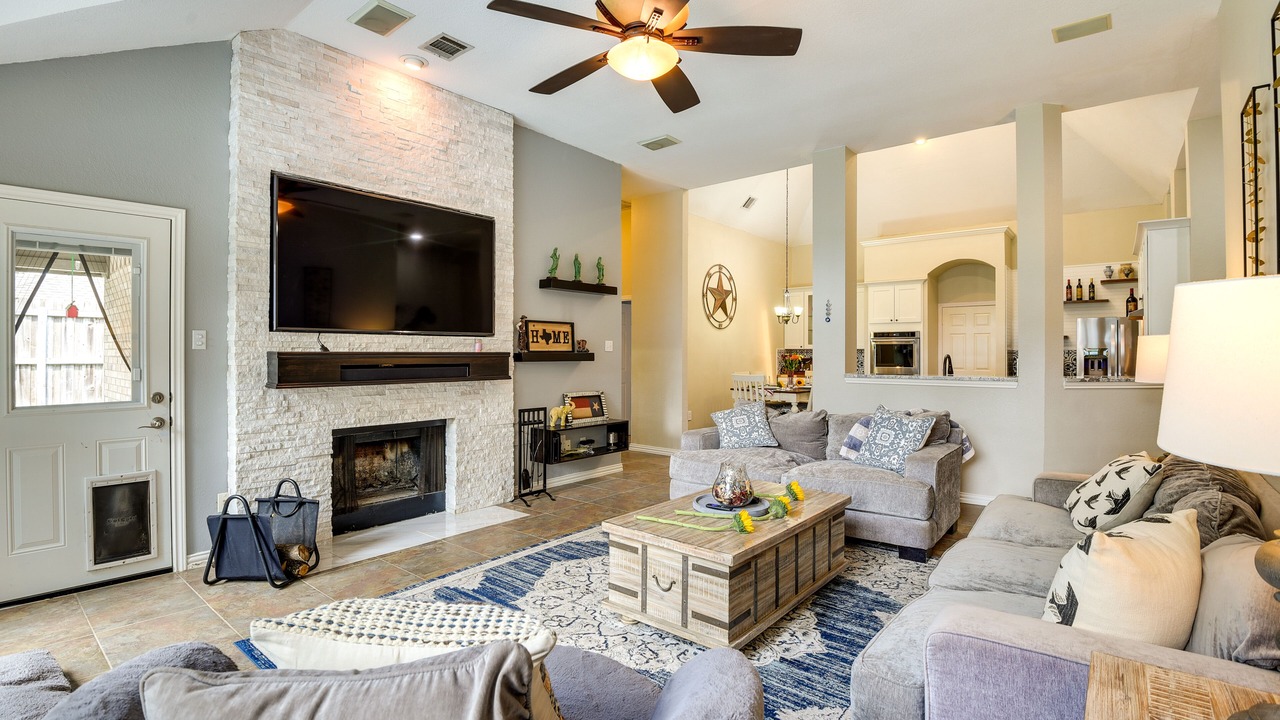 Photo of Livingroom in Flower Mound