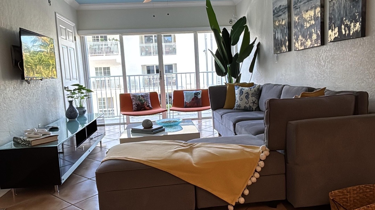 Photo of Livingroom in Key Biscayne