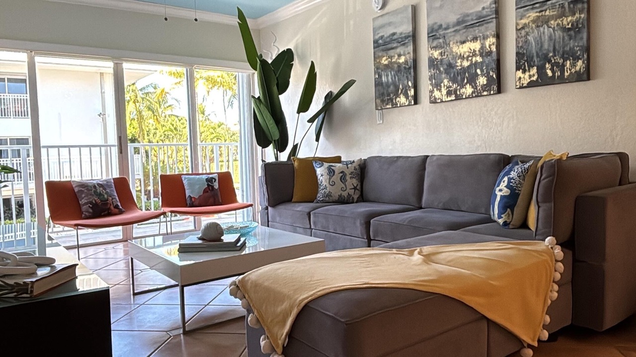 Photo of Livingroom in Key Biscayne