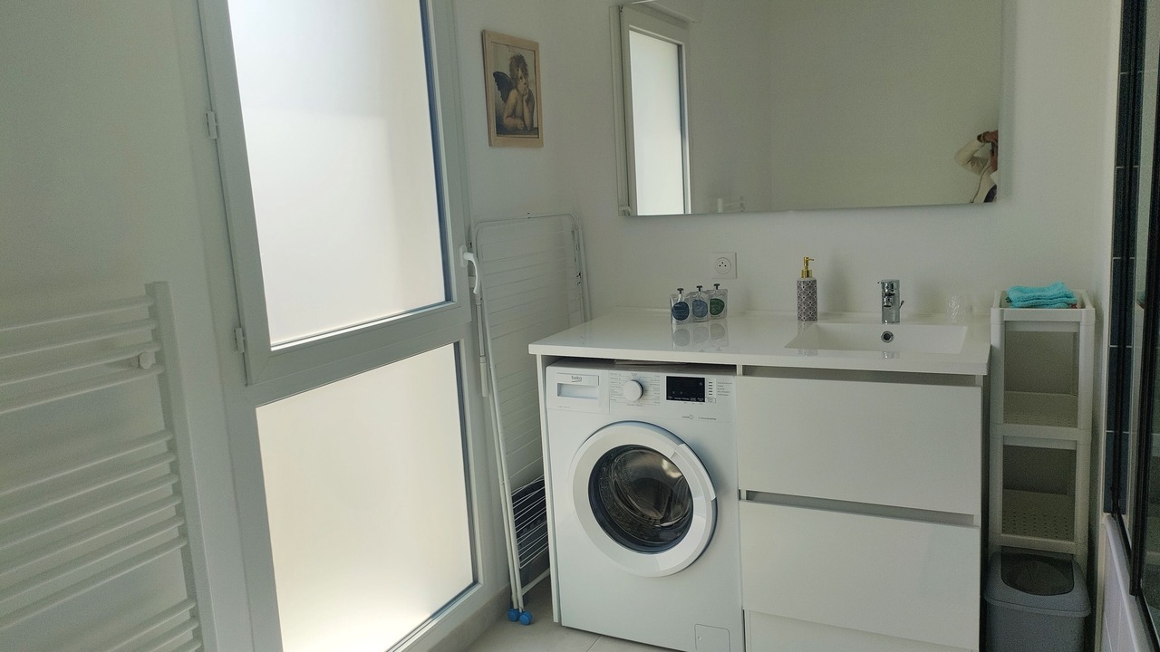 Photo of Bathroom in Benouville