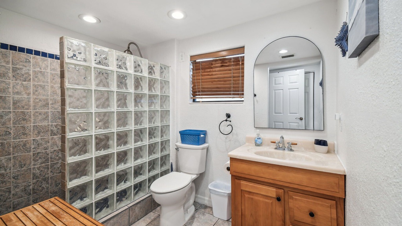 Photo of Bathroom in Weeki Wachee Gardens