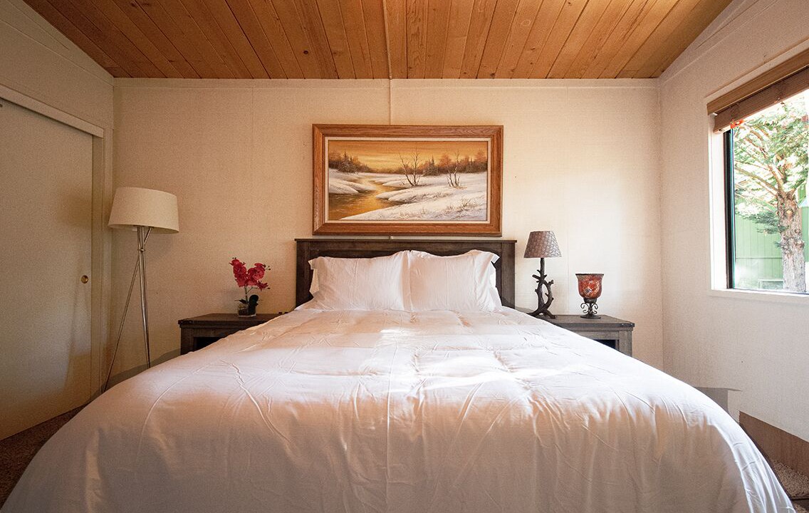 Photo of Bedroom in Groveland